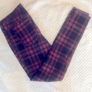 HUE Black and Red Leggings Stretchy Comfortable Fit EUC